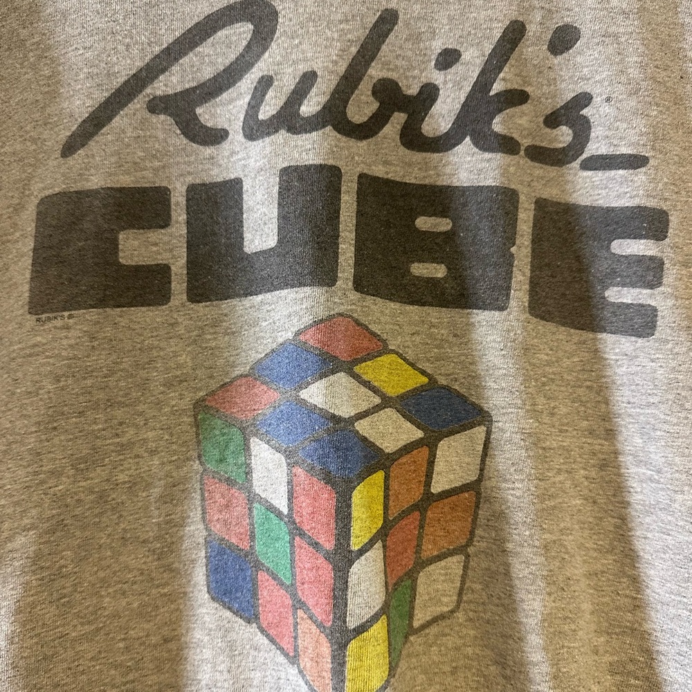 SOLD ❌Rubiks Cube retro t-shirt gray Men’s XL